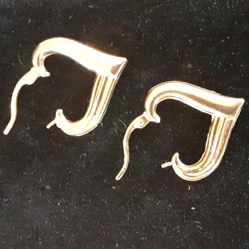 14kt Heart Shape Valentines Gold Pierced Earrings - Picture 4 of 6